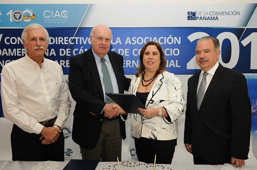 AICO y SIECA firman acuerdo de cooperación técnica para la integración comercial