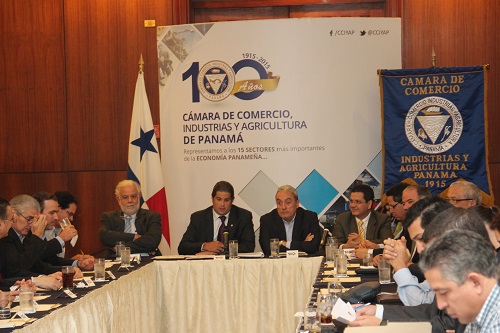 Empresarios y autoridades evalúan sistema energético del país