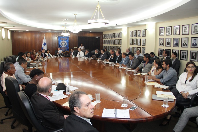 Analizan nueva regulación mundial sobre peso bruto de la carga marítima