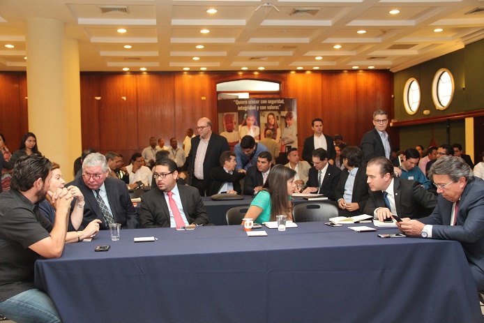 Autoridades y empresarios buscan crear estrategia para mejorar la Movilidad Urbana en el país