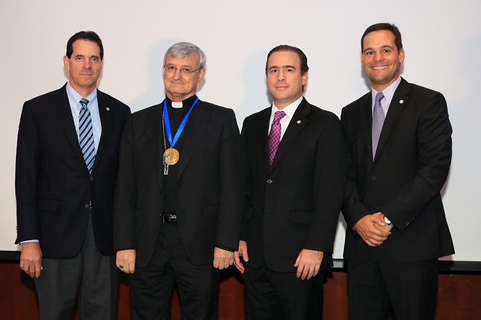 Cámara de Comercio, Industrias y Agricultura de Panamá reconoce trayectoria de Andrés Carrascosa Coso