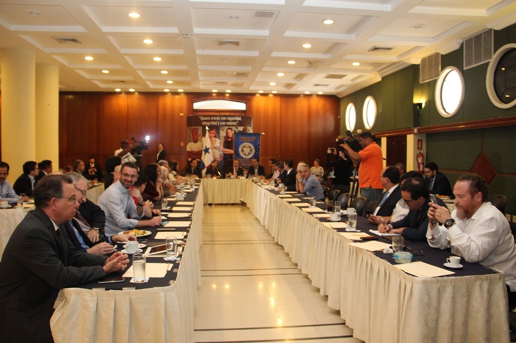 Cámara de Comercio, Industrias y Agricultura de Panamá recibió en cortesía de sala a Ministra de Gobierno