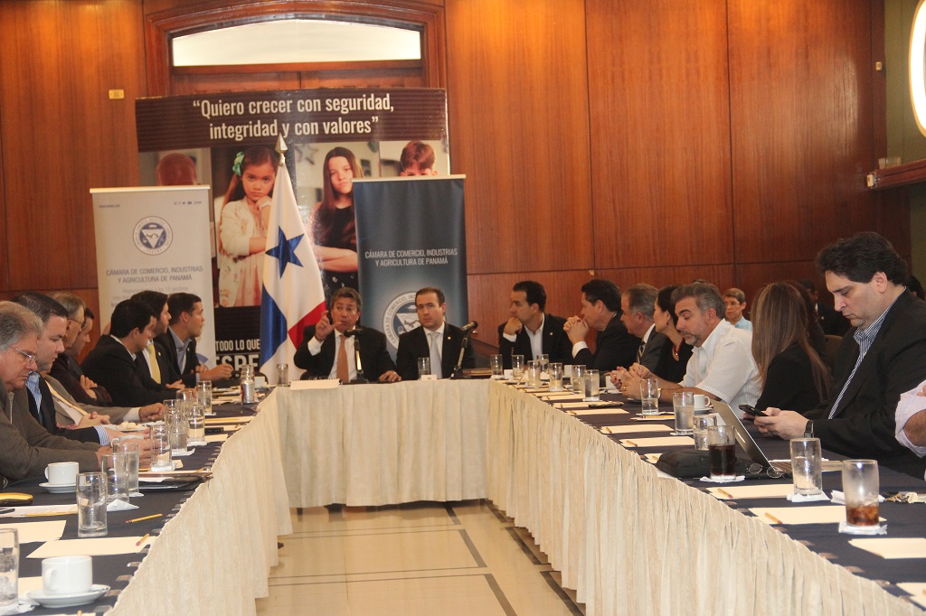 CCIAP recibe en cortesía de sala al Ministro de Obras Públicas