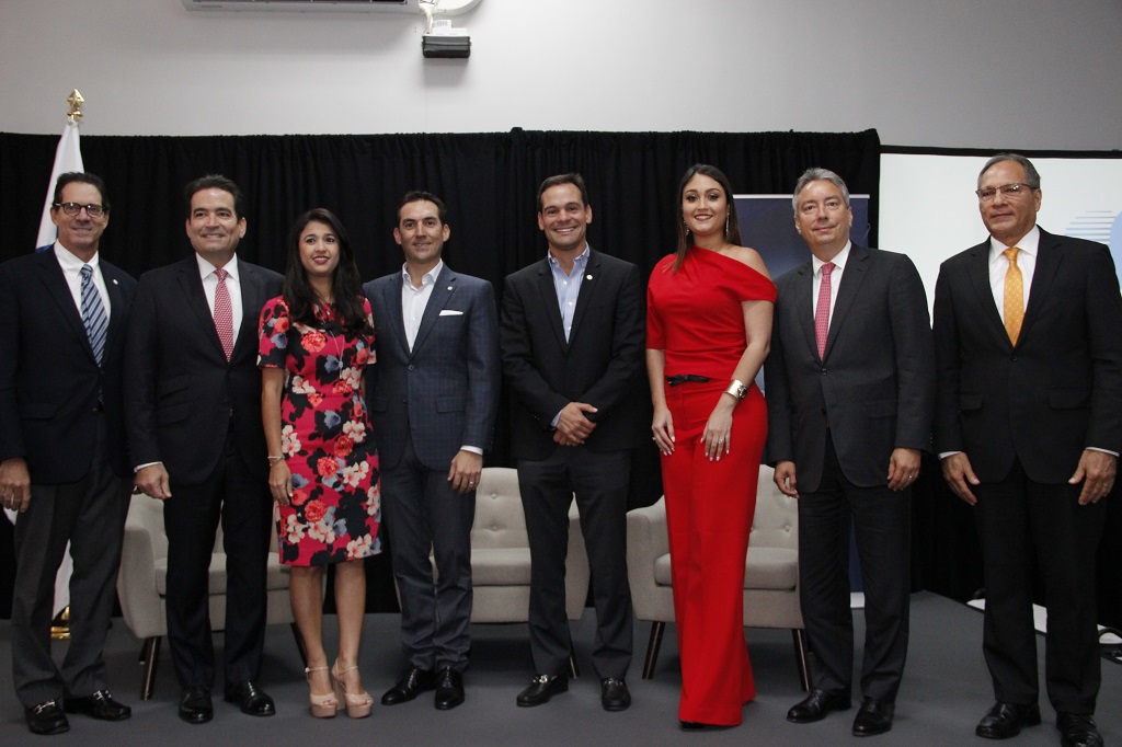 Panelistas foro económico expocomer 2019