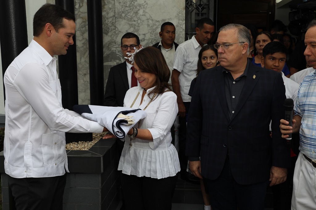 Izada-bandera-noviembre-2019