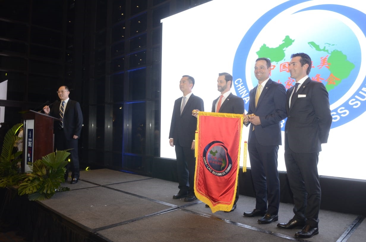 MICI y CCIAP traspasan bandera oficial para Cumbre Empresarial CHINA-LAC 2020