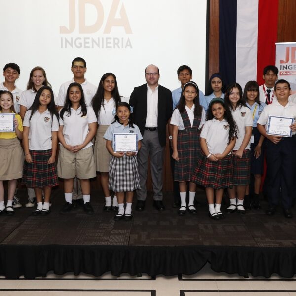 CCIAP premia a estudiantes que participaron del concurso de Afiche y video Patria Mía 2023