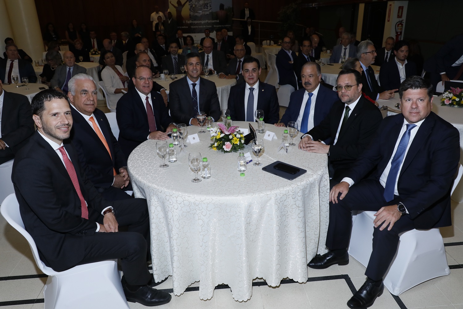 Presidente del Paraguay se reúne con empresarios panameños