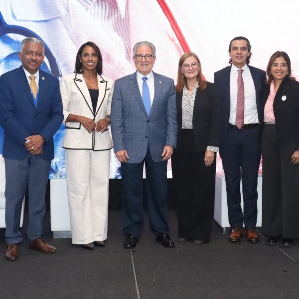 Panamá busca revolucionar su sistema de salud con modelos innovadores de financiamiento y tecnología