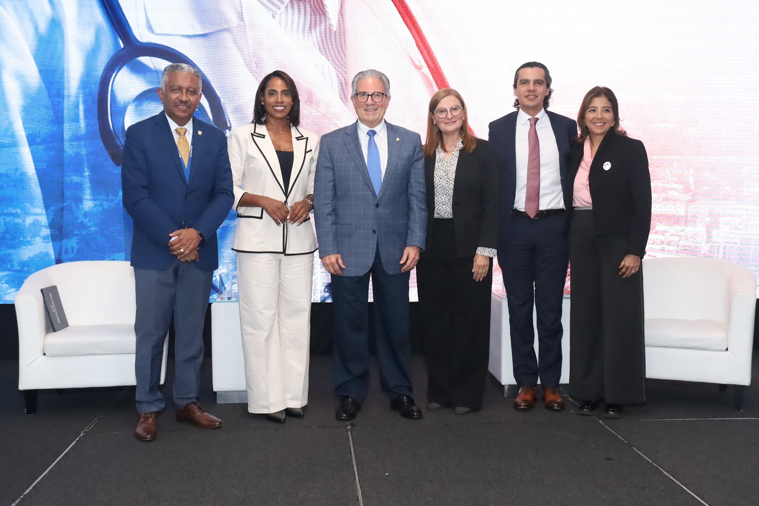 Panamá busca revolucionar su sistema de salud con modelos innovadores de financiamiento y tecnología