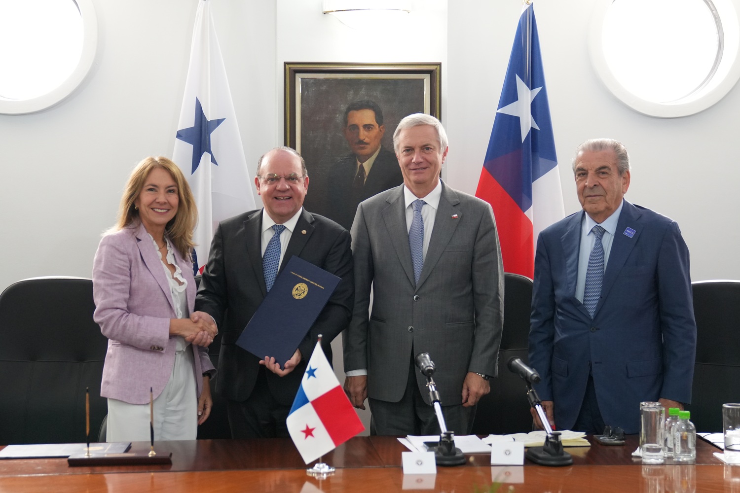 Empresarios panameños se reúnen con el presidente electo de Chile, José Antonio Kast