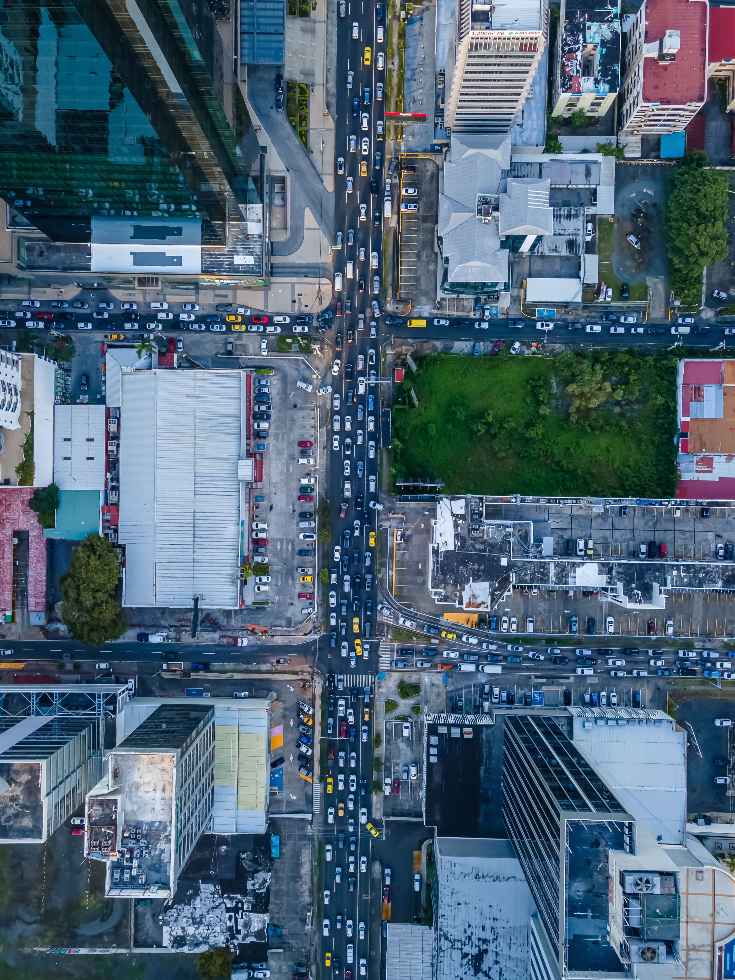 Imagen de la Ciudad de Panamá que acompaña el Cámara Opina sobre el terremoto que afectó al país, especialmente a las provincias centrales, y destaca la solidaridad con las comunidades afectadas, la responsabilidad empresarial, la prevención y la coordinación ante emergencias.